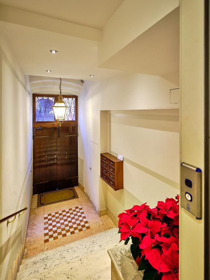 Apartmentsarena - Residenza Degli Scaligeri - Piazza Erbe Верона Экстерьер фото